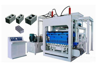 QT4-15型半自動(dòng)免燒磚機(jī) 0利潤(rùn)帶來的小型水泥磚機(jī)最低價(jià)與設(shè)備優(yōu)勢(shì)